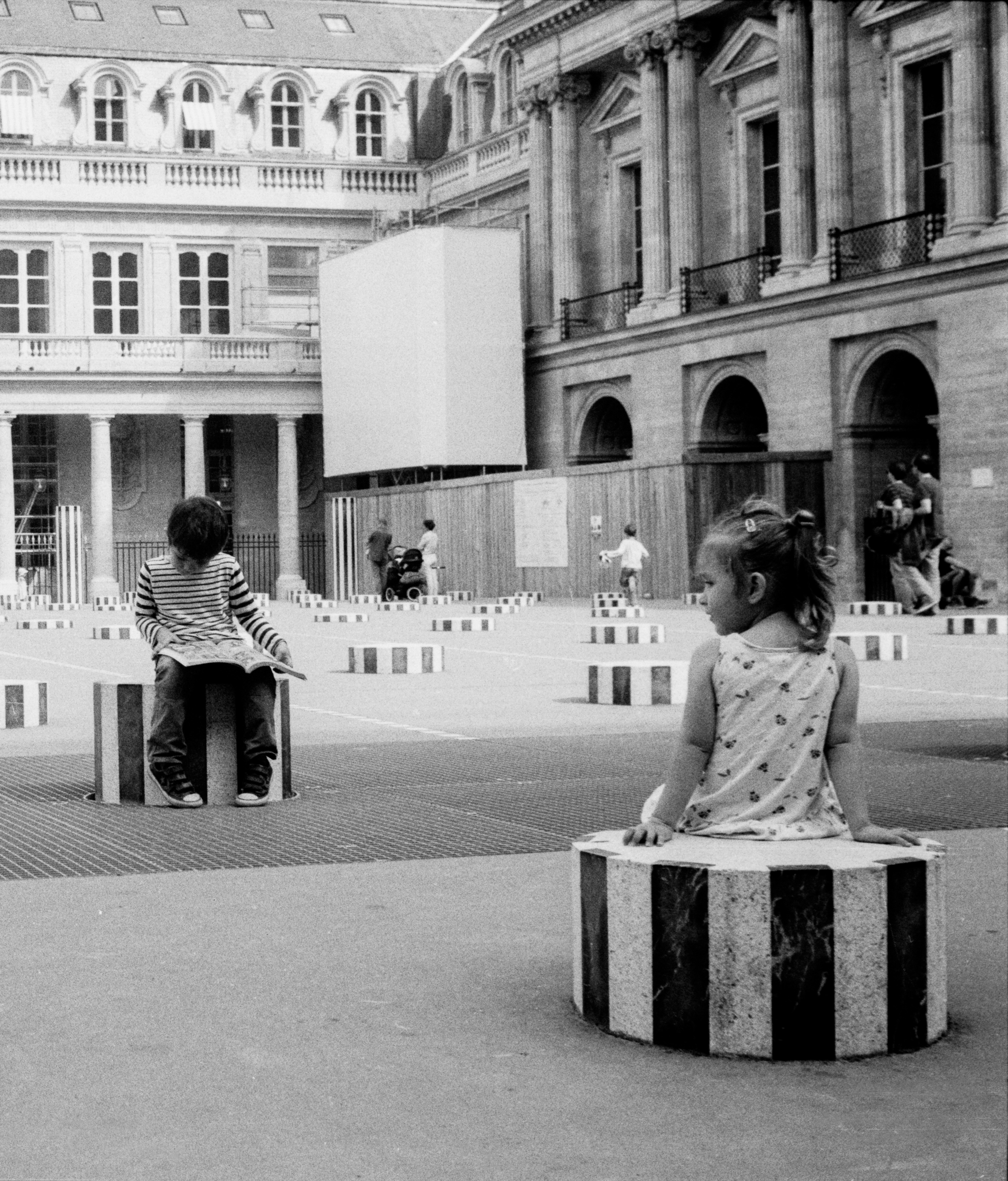 Entre les colonnes